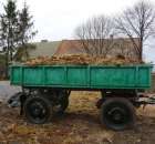 Przyczepa z zgnitą kukurydzą