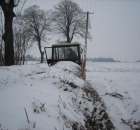 Ursus c330 M na tle balotów