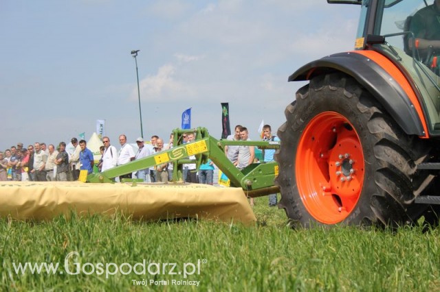 Widownia pokazu maszyn 21-22 Maj Kąkolewo