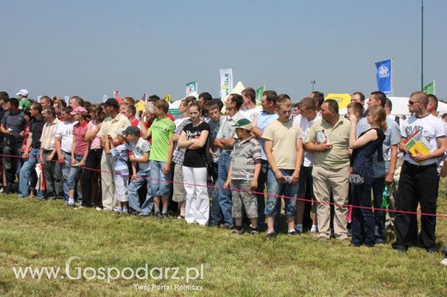 Widownia pokazu maszyn 21-22 Maj Kąkolewo
