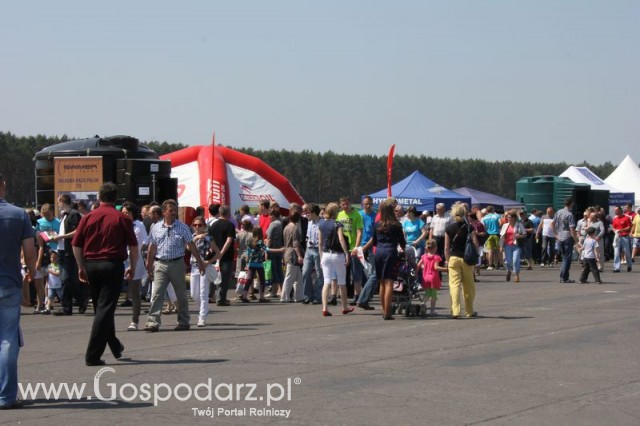 Widownia pokazu maszyn 21-22 Maj Kąkolewo