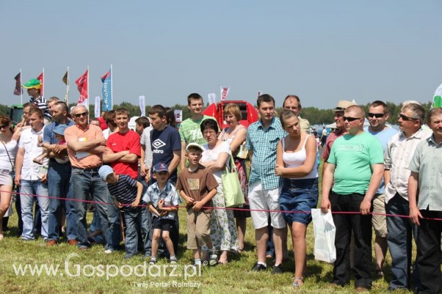 Widownia pokazu maszyn 21-22 Maj Kąkolewo