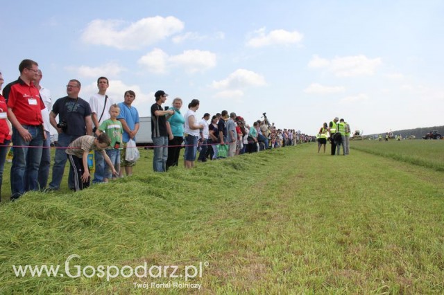 Widownia pokazu maszyn 21-22 Maj Kąkolewo