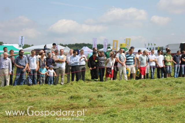 Widownia pokazu maszyn 21-22 Maj Kąkolewo
