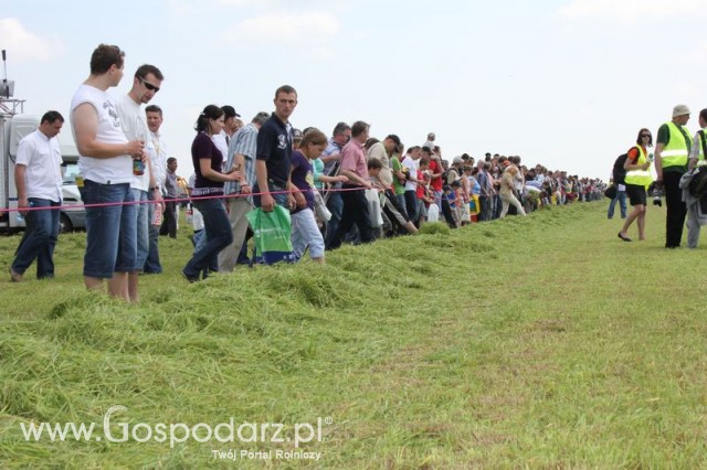 Widownia pokazu maszyn 21-22 Maj Kąkolewo