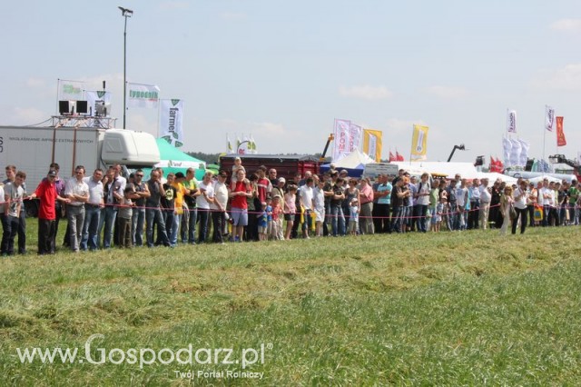 Widownia pokazu maszyn 21-22 Maj Kąkolewo