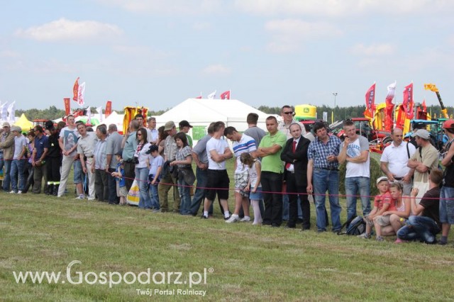 Widownia pokazu maszyn 21-22 Maj Kąkolewo