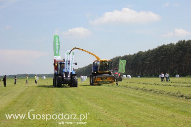 Pottinger przyczepa silosowa Jumbo 7210 + Ciągnik New Holland T8040 + Sieczkarnia New Holland FR9090