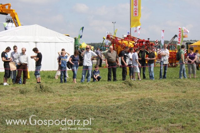 Widownia pokazu maszyn 21-22 Maj Kąkolewo