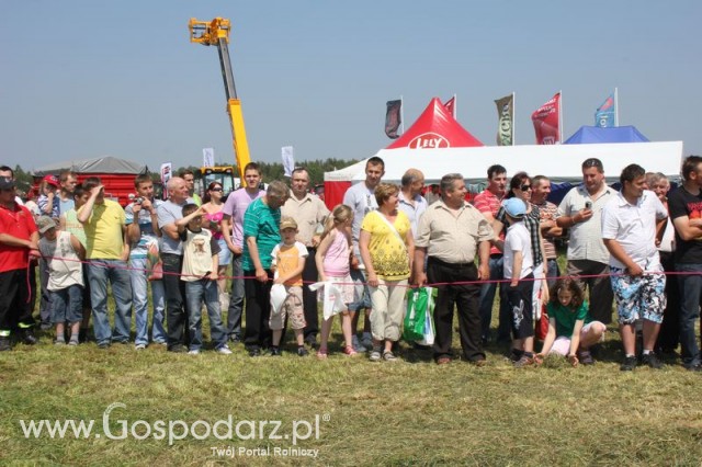 Widownia pokazu maszyn 21-22 Maj Kąkolewo