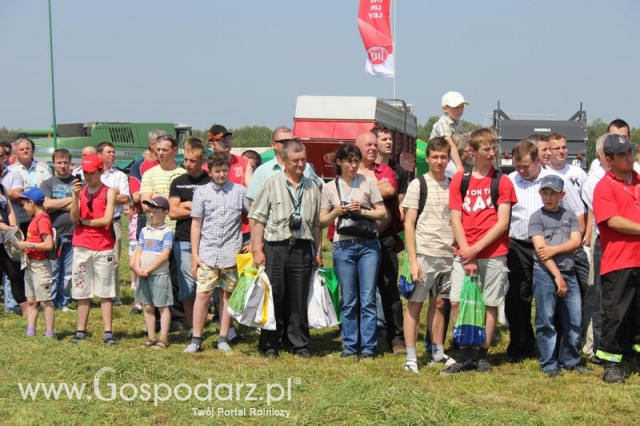 Widownia pokazu maszyn 21-22 Maj Kąkolewo