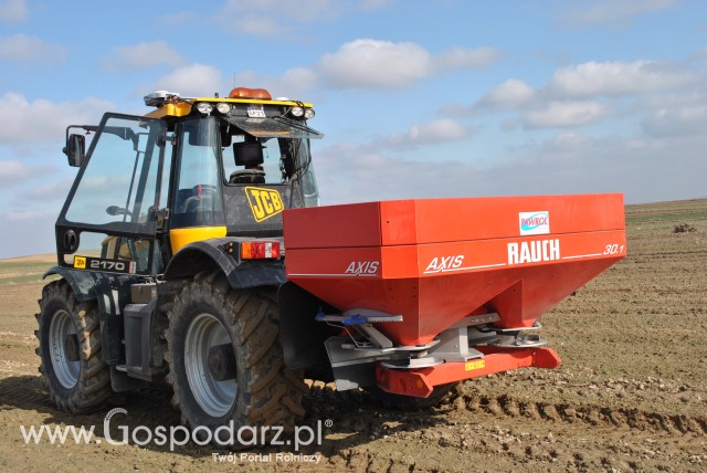 JCB Fastrac z Rozsiewaczem Rauh