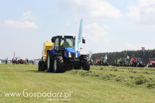 Prasa zwijająca New Holland BR7060 + Ciągnik New Holland T6070