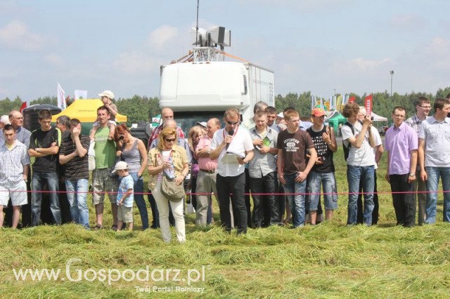 Widownia pokazu maszyn 21-22 Maj Kąkolewo