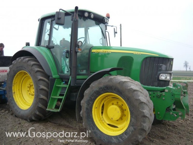 John Deere 6820
