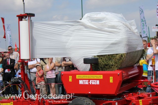Widownia pokazu maszyn 21-22 Maj Kąkolewo