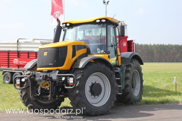 Ciągnik JCB Fastrac 8250