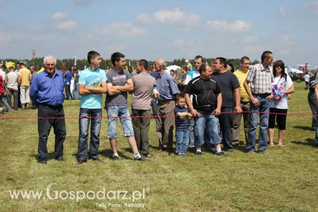 Widownia pokazu maszyn 21-22 Maj Kąkolewo