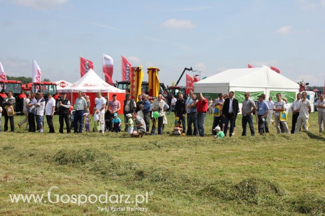 Widownia pokazu maszyn 21-22 Maj Kąkolewo