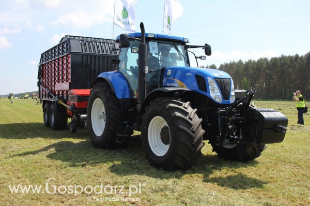 Przeczepa samozbierająca Kverneland Taarup 10045 RD + New Holland T7030