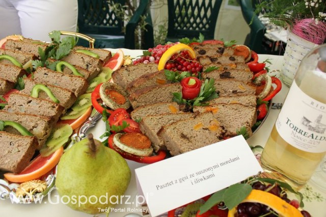 Pasztet z gesi ze suszonymi śliwkami i morelami