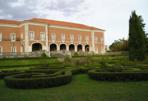 Pierwszy pałac sprzedany!