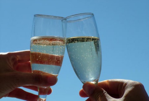 Zaledwie dwa procent polskich kobiet pije alkohol w sposób szkodliwy