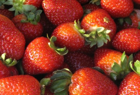 Krajowe truskawki są coraz tańsze