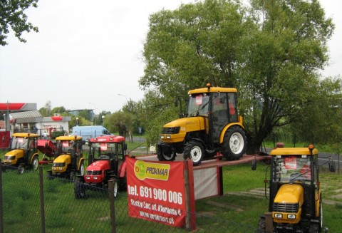 Zapraszamy na nasz plac maszyn. Zapoznaj się z naszymi ciągnikami.