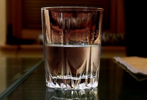 Szacuje się, że co dziesiąta butelka alkoholu pochodzi z nielegalnej produkcji