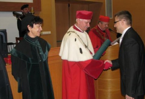 Wręczenie habilitacji doktorskich i doktoratów