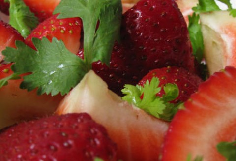 Owady wolą ekologiczne truskawki?